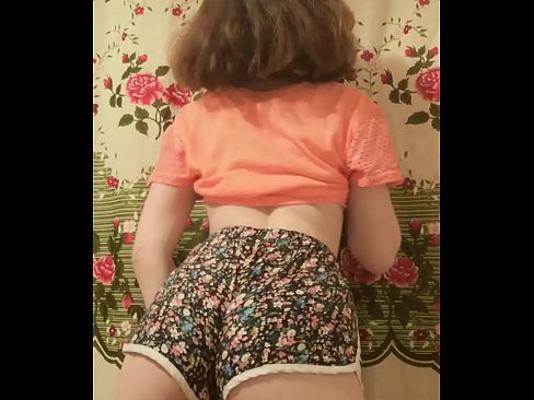 ❤️ Garota jovem e sexy tirando seus shorts da câmera ❤️ Porno vídeo em nós ❌❤
