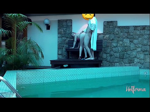 ❤️ Chefe convida empregada para a piscina, mas não conseguiu resistir a um ❤️ Porno vídeo em nós ❌❤